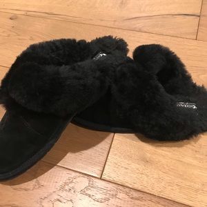 Kookaburra by UGG black fuzzy slippers